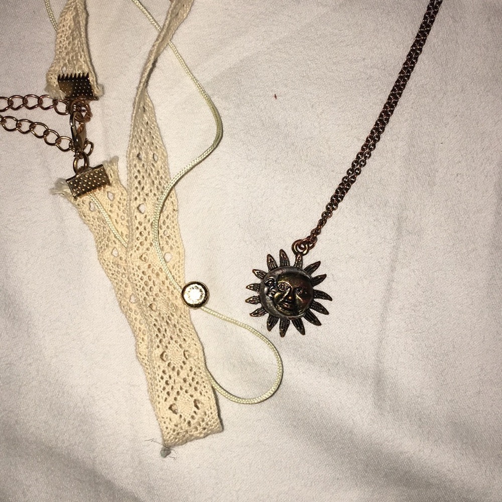 Necklace and chocker bundle☺️